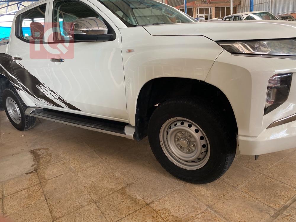 میتسوبیشی L200